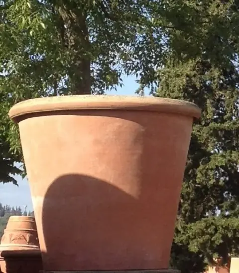 Terrakotta-Pflanzgefäße aus Impruneta im Sortiment von LA CAVA